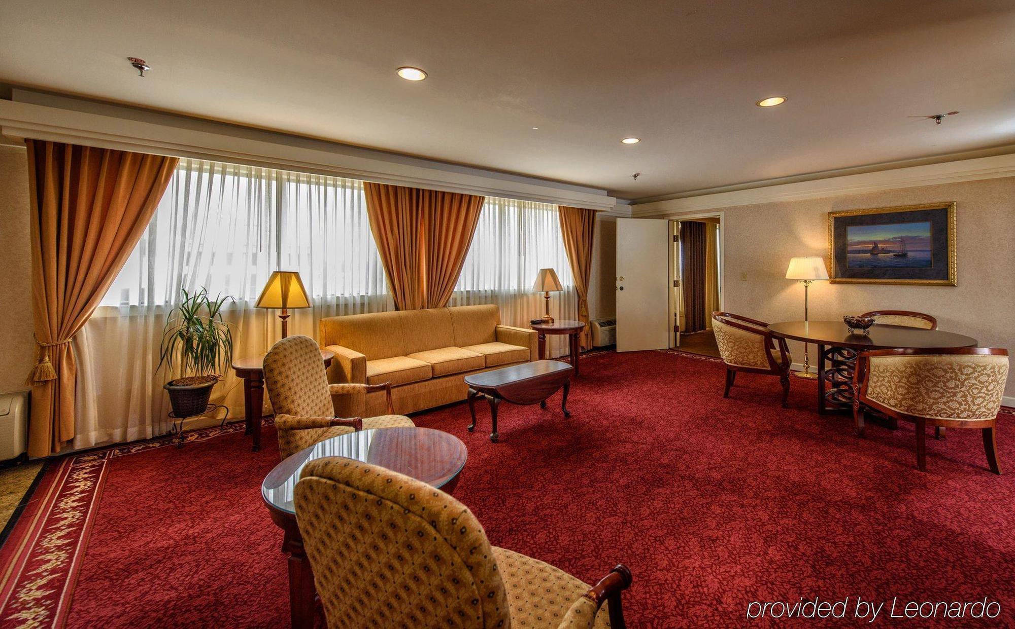 Doubletree By Hilton Canton Downtown Exterior foto